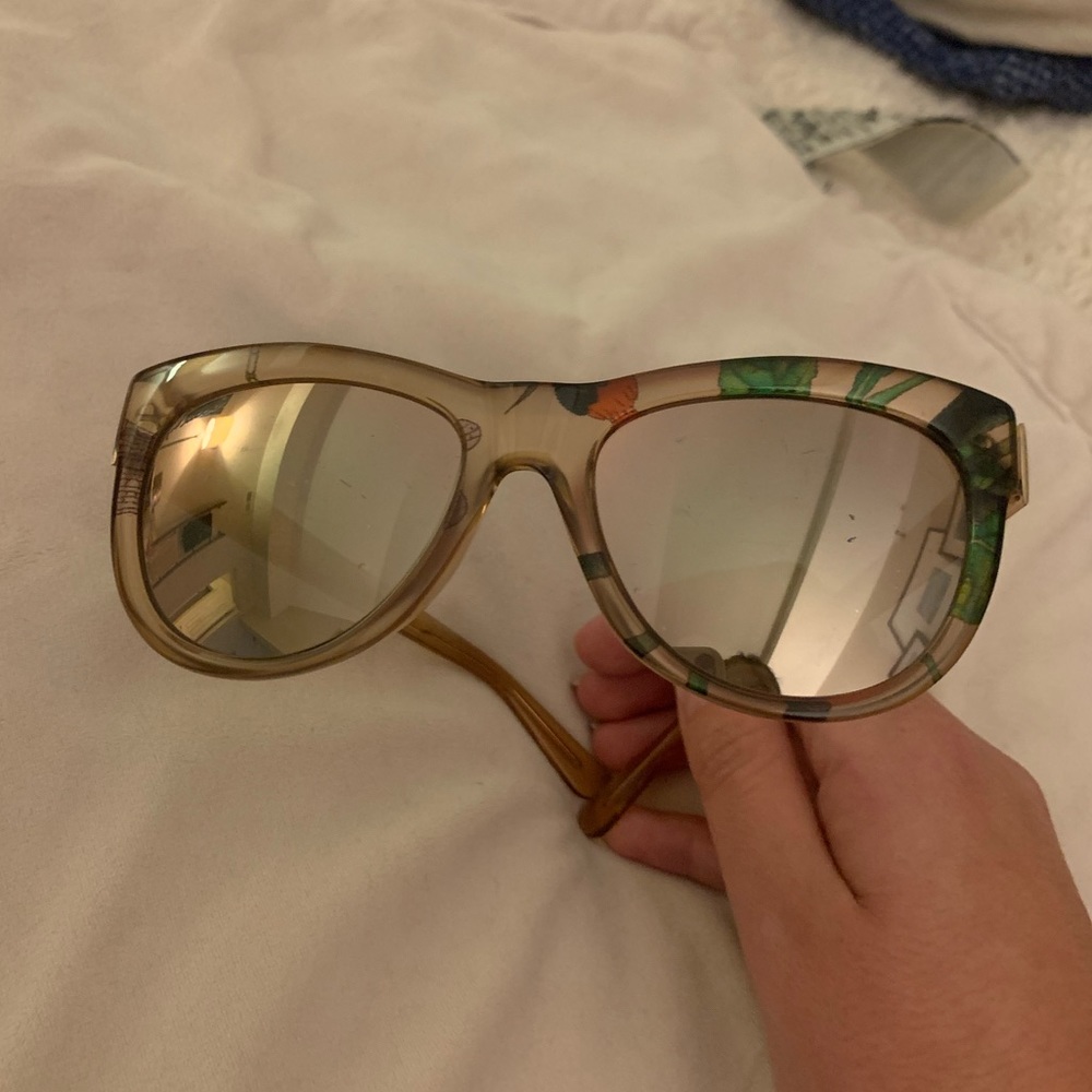 FLASH SALE! Gucci statement sunglasses